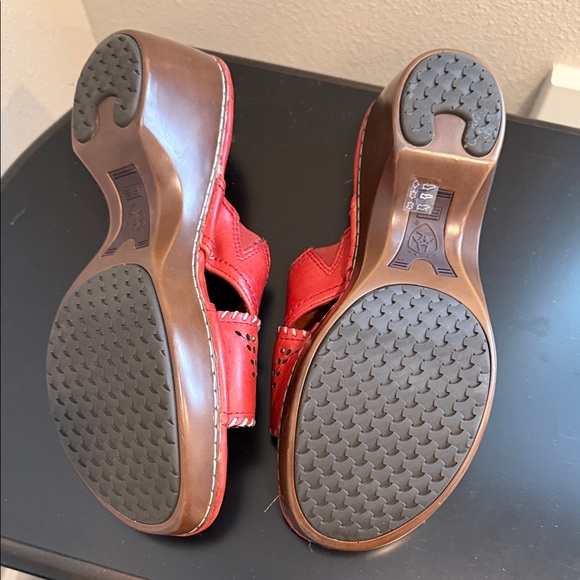 Ariat Red Women's Sandals with Star Accents - Picture 4 of 4